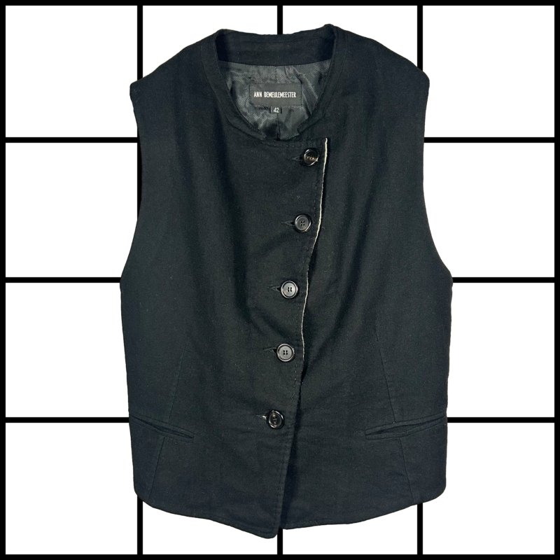 |[ 2000s Ann Demeulemeester Asymmetric Button Gilet Top ]|