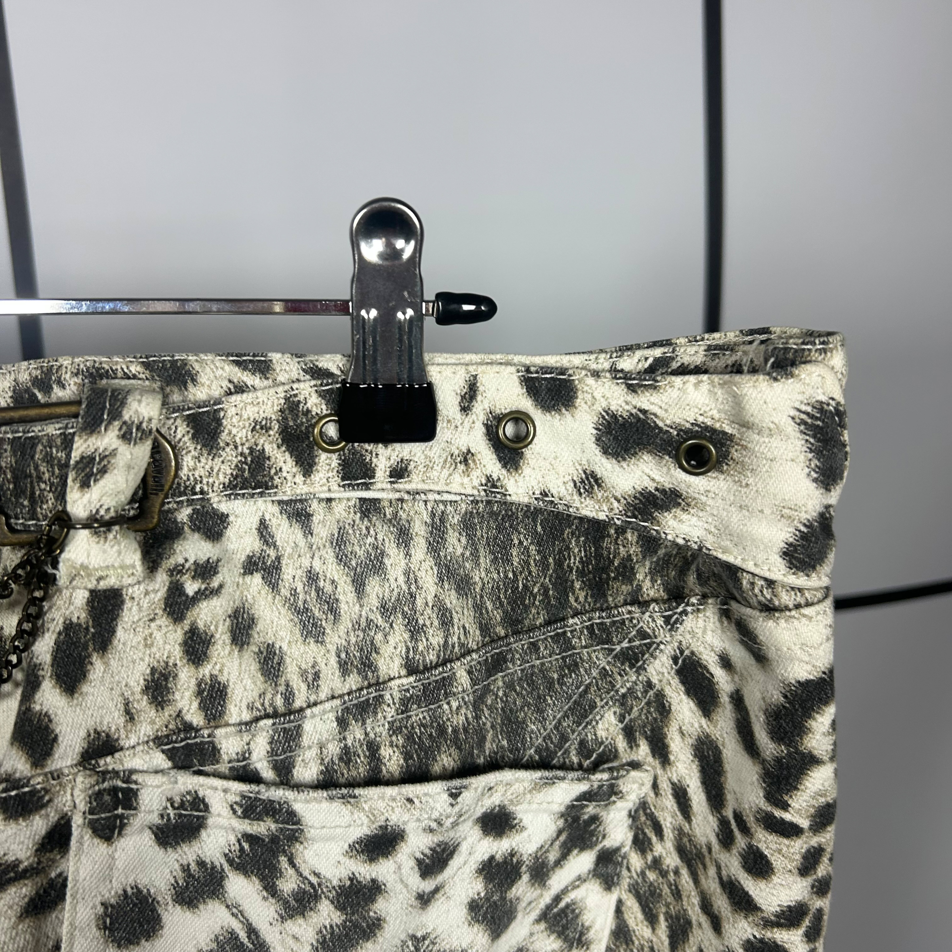 2000s Roberto Cavalli Snow Leopard Print Adjustable Widelegged Trousers - Image 10