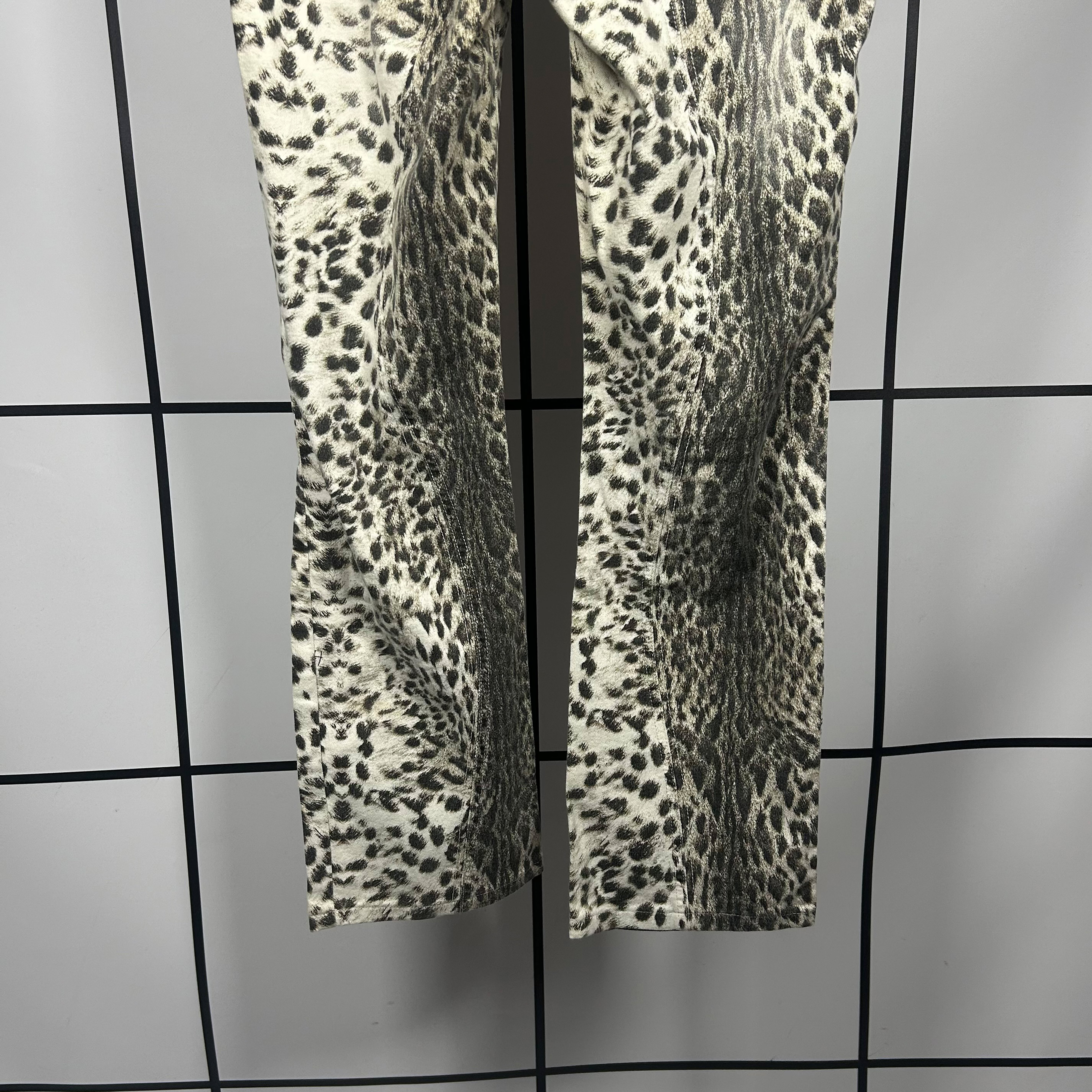 2000s Roberto Cavalli Snow Leopard Print Adjustable Widelegged Trousers - Image 11